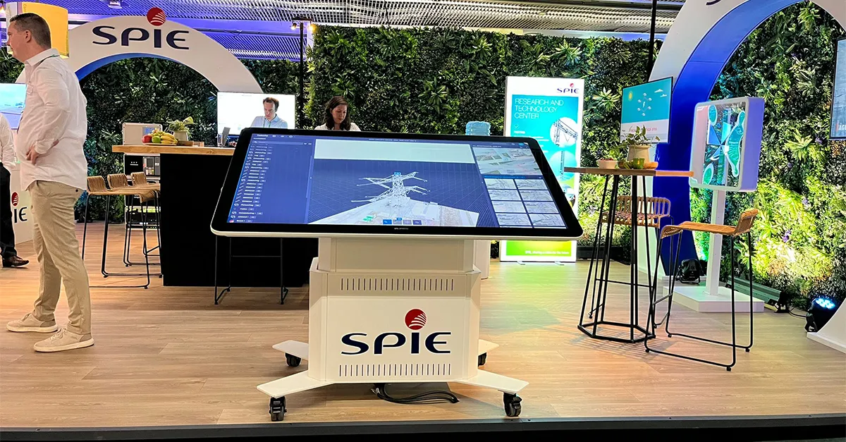 Interactive trade show presentations on a touch table