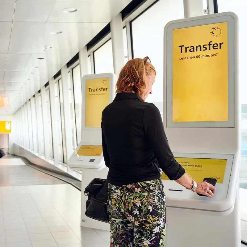 Woman behind Schiphol skip-the-queue kiosk