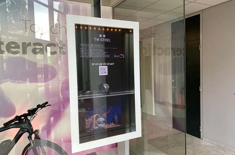 Digital interactive window display