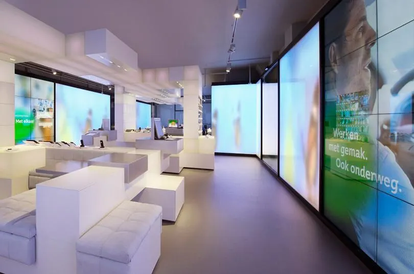 retail store recessed screen