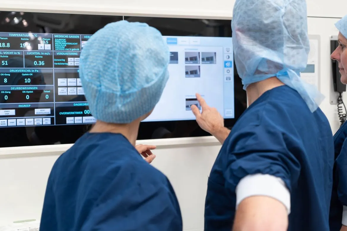 operating room recessed screen