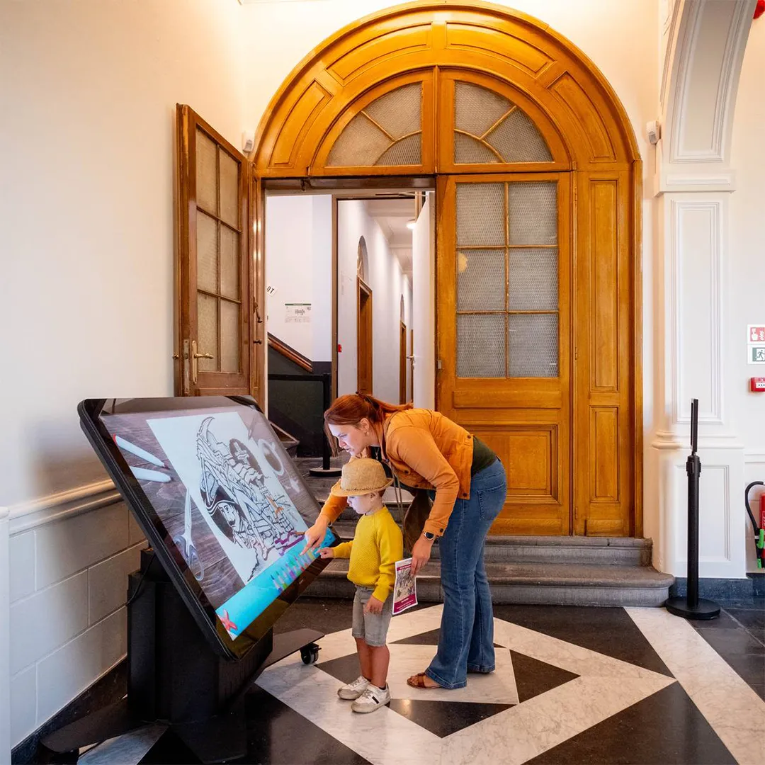 65-inch smart touch tables Abbey of Bornem case Prestop
