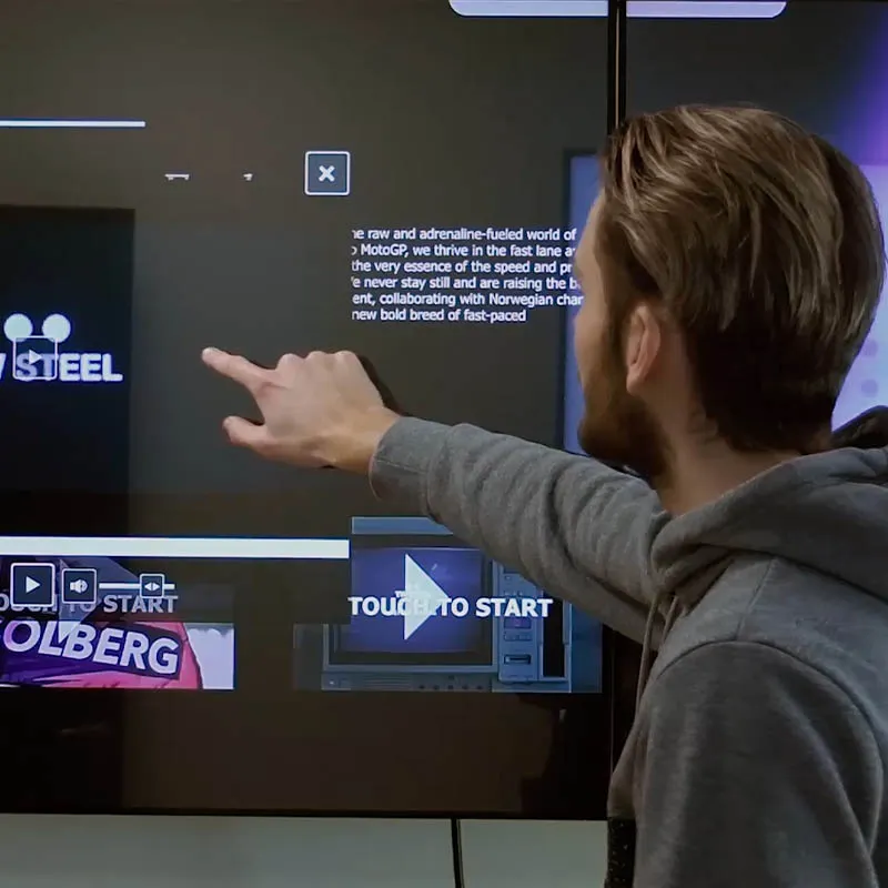 Omnitapps experience center multitouch software