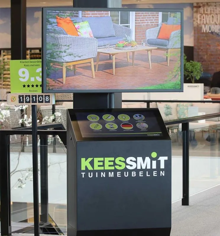 Loyalty card kiosk 