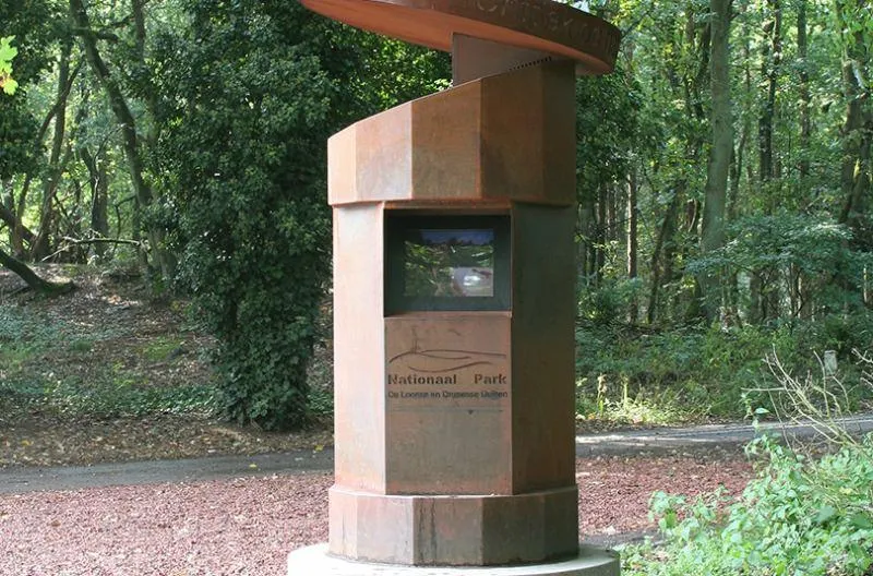 Corten steel Outdoor Kiosk Prestop