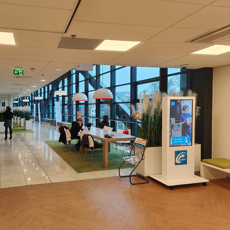 Referentie: 43 inch totem UWV Alkmaar