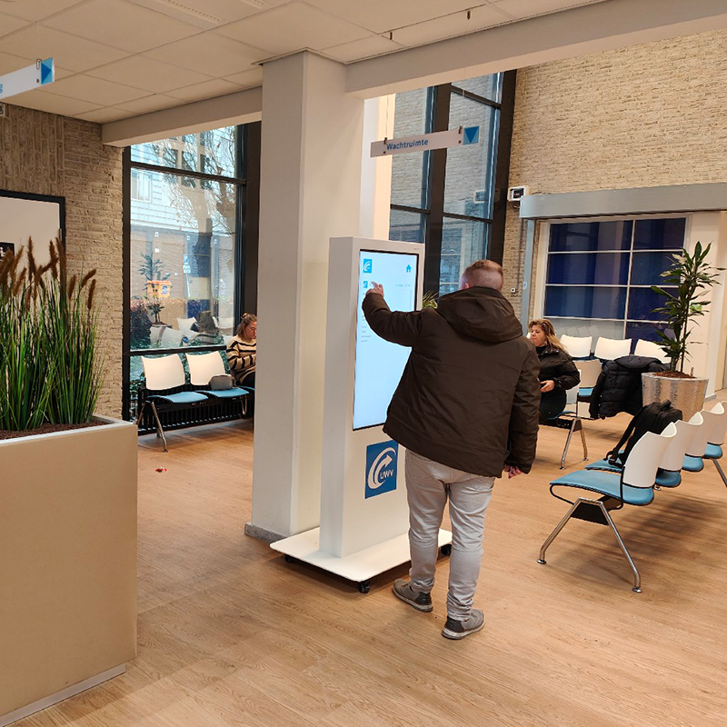 Referentie: 43 inch totem UWV Breda