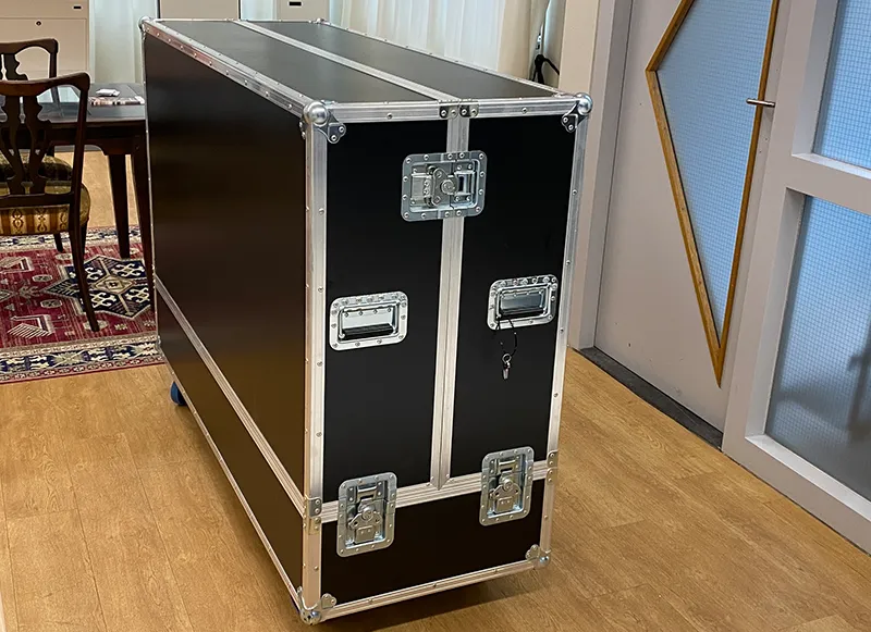 Flightcase Touch table safely stored in the convenient flight case