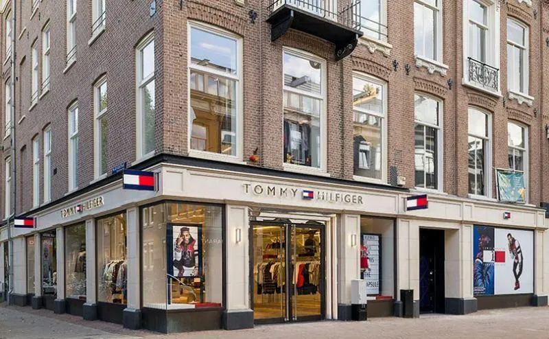 glorious screens, at Tommy Hilfiger's store of the future in Amsterdam - - Prestop