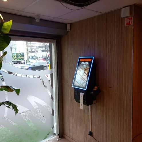 Warung Mini XL in The Hague has implemented a beautiful LED wall model