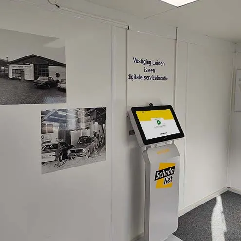 Schadenet Van Straaten Groep in Leiden replaces reception desk with digital service location