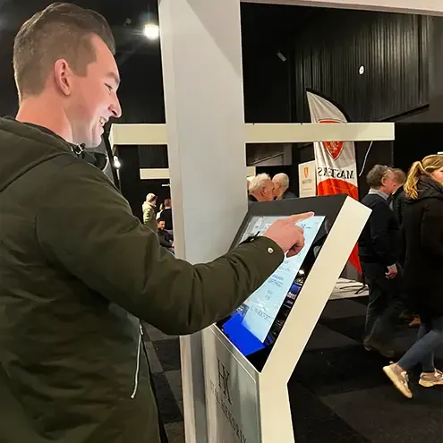 Discover the power of Prestop and Omnitapps at trade shows: Boost your horse stable business with an information kiosk!