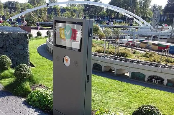 Outdoor kiosks for Madurodam