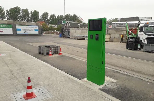 Convenience with weighing kiosk at Recycling Diemen