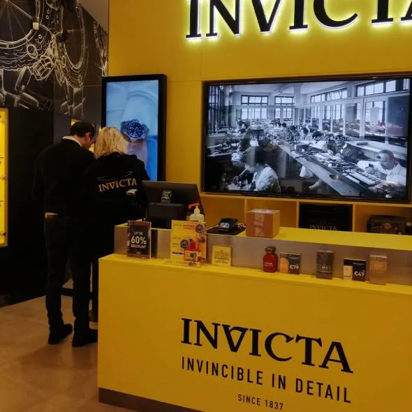 Invicta Watch has order kiosk in Designer Outlet Roosendaal
