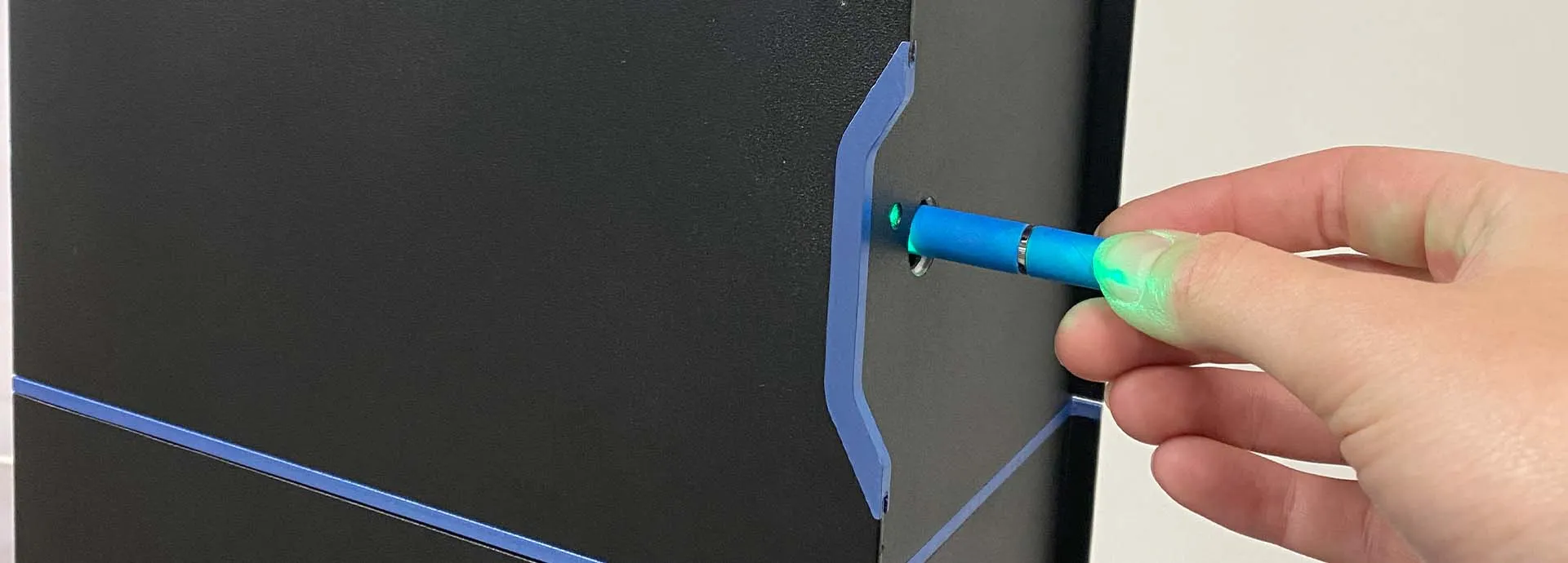 The first touch pen dispenser has arrived and it's a winner!